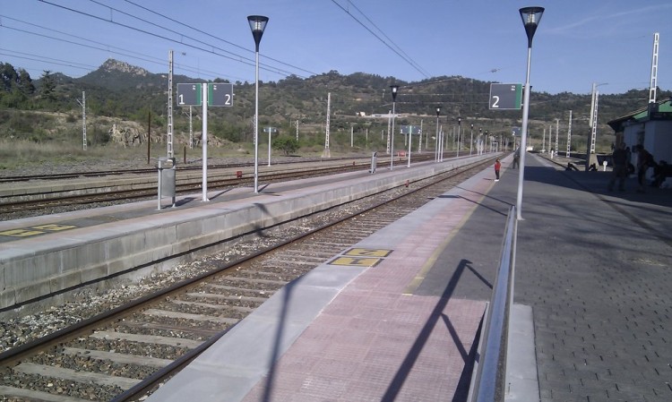 Incidències a la R-15 en el dia del restabliment del servei ferroviari a Catalunya