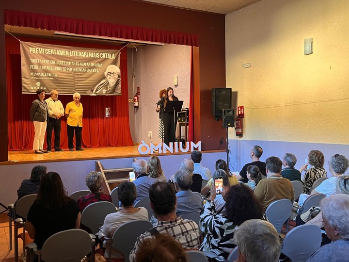 Tanit Casado en poesia i Evelyn Megias en prosa guanyen el Vè Certamen Literari Neus Català